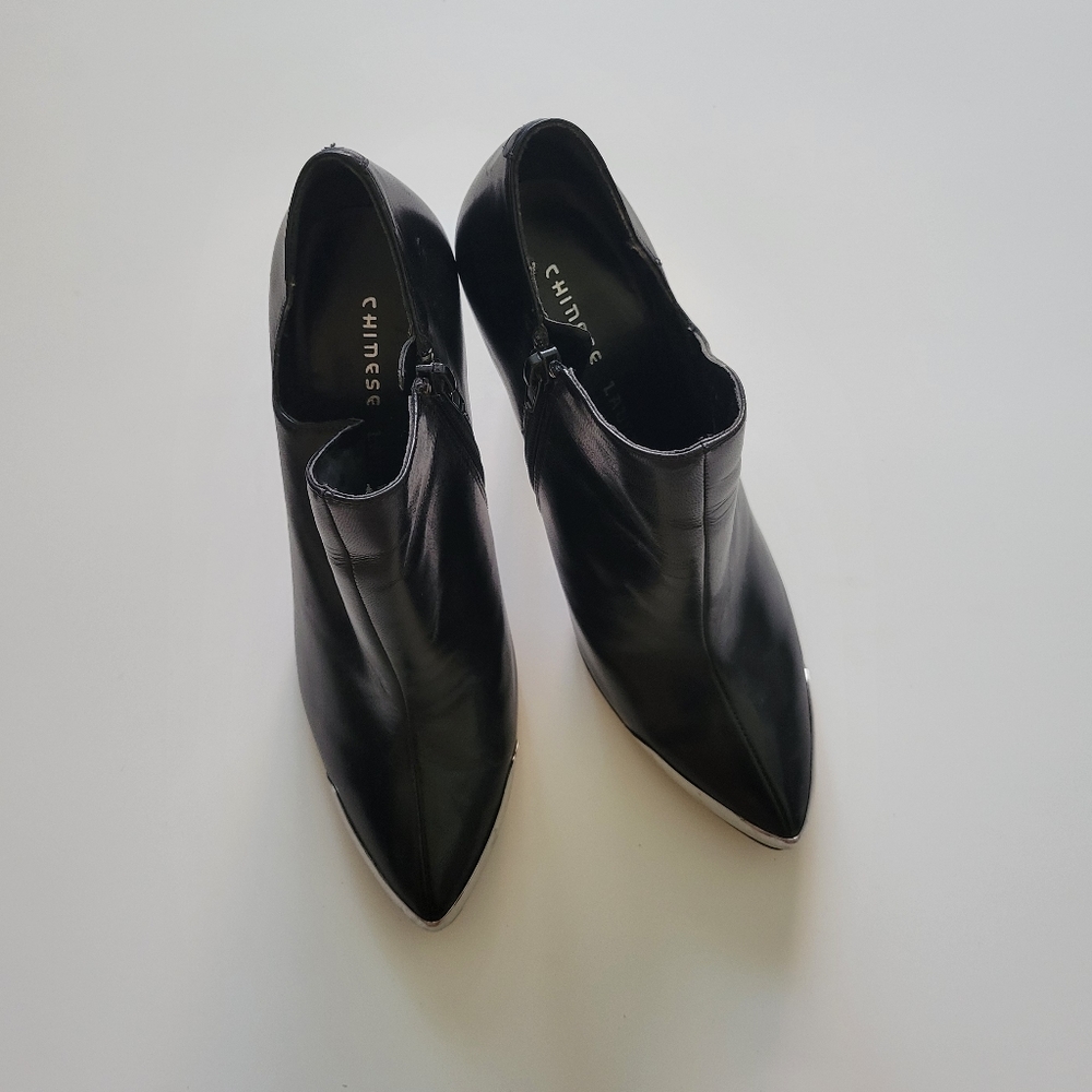 CHINESE LAUNDRY BLACK LEATHER ANKLE BOOTIES W/ SILVER HEEL & TRIM - Picture 8 of 11